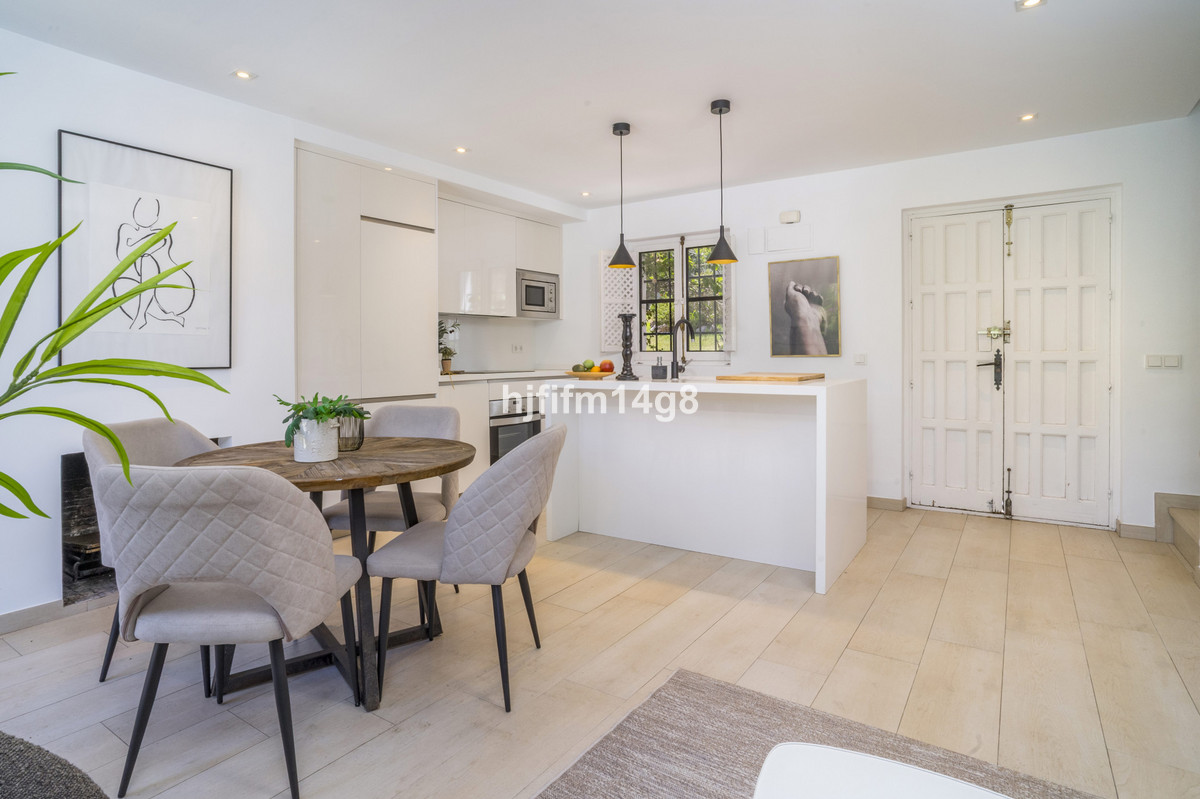 2 Bedroom Villa for Sale in Nueva Andalucía — 3