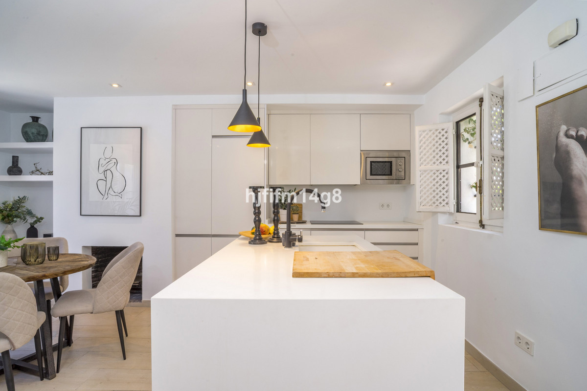 2 Bedroom Villa for Sale in Nueva Andalucía — 4