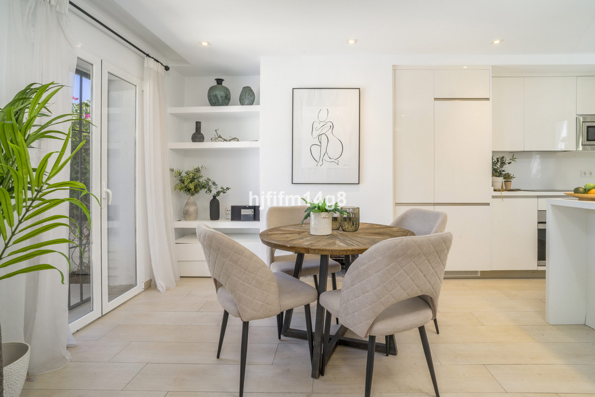 2 Bedroom Villa for Sale in Nueva Andalucía — 5
