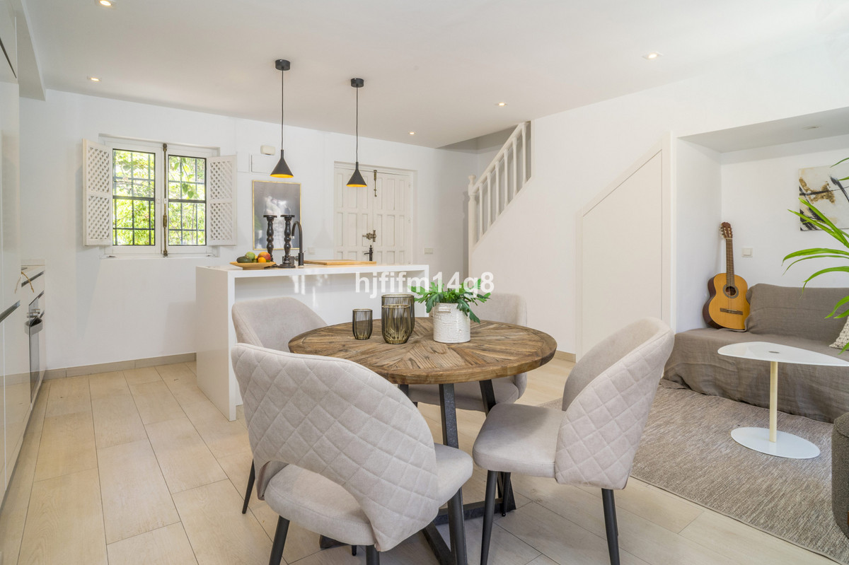 2 Bedroom Villa for Sale in Nueva Andalucía — 7