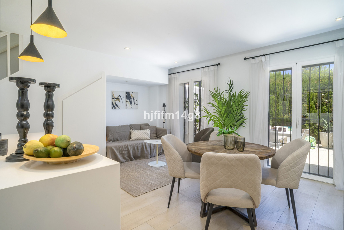 2 Bedroom Villa for Sale in Nueva Andalucía — 8