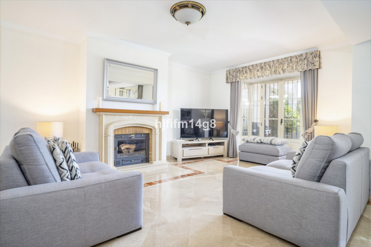 3 Bedroom Villa for Sale in Nueva Andalucía — 5