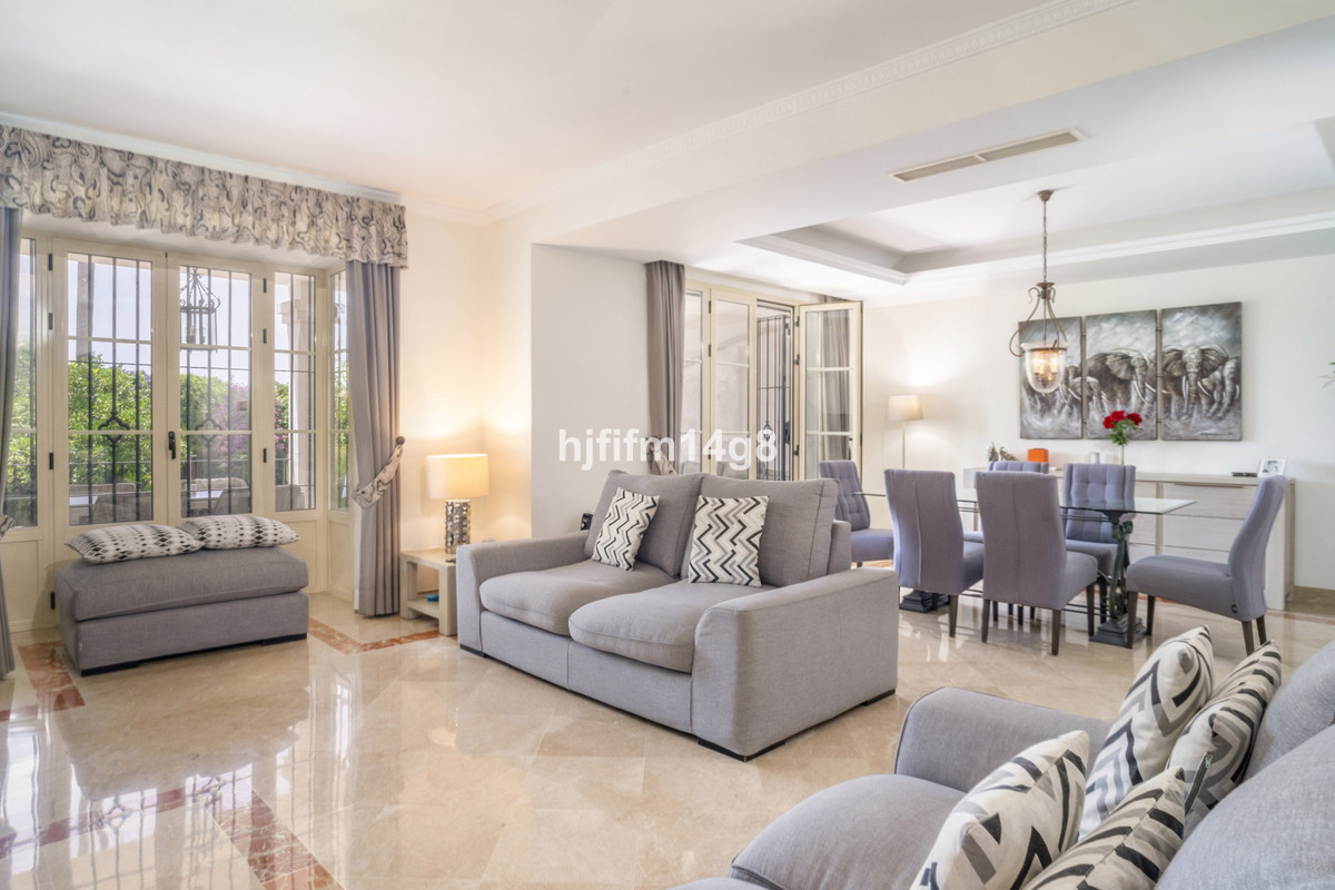 3 Bedroom Villa for Sale in Nueva Andalucía — 6