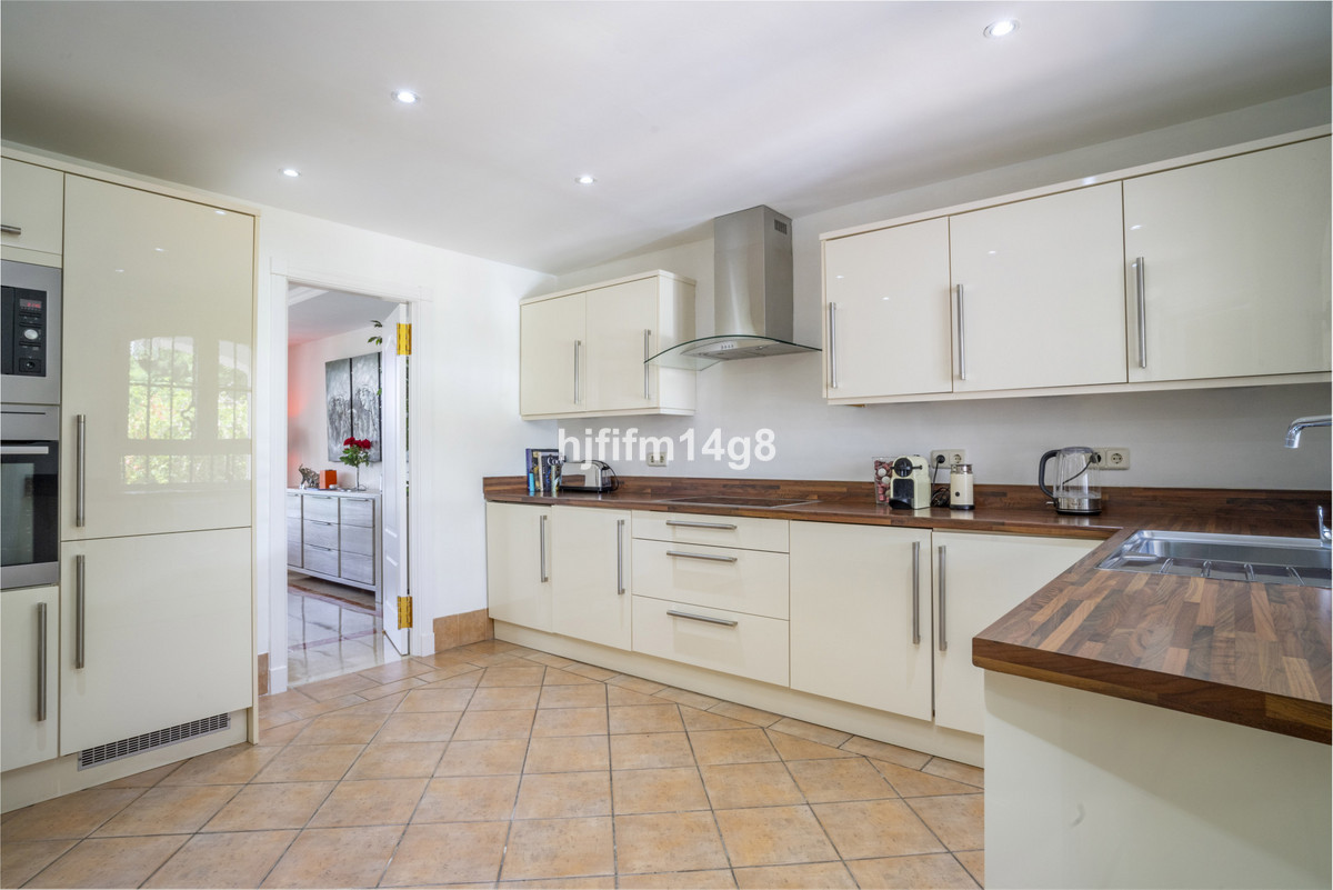 3 Bedroom Villa for Sale in Nueva Andalucía — 7