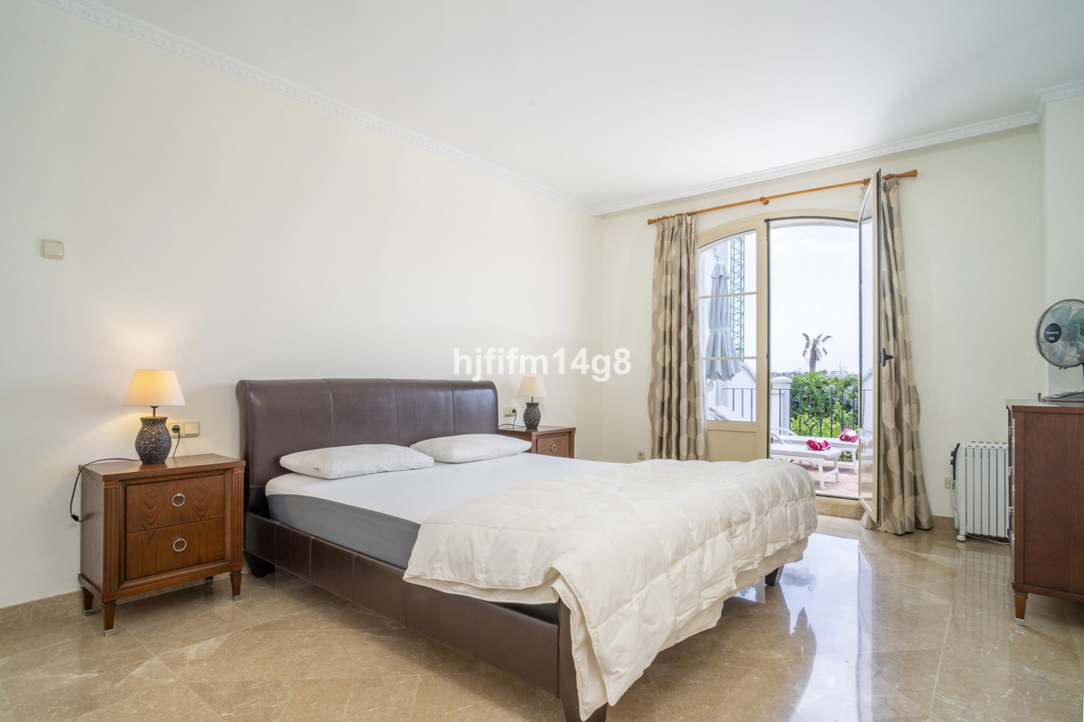 3 Bedroom Villa for Sale in Nueva Andalucía — 9