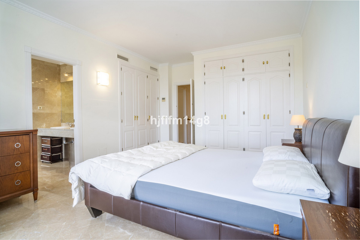 3 Bedroom Villa for Sale in Nueva Andalucía — view 10