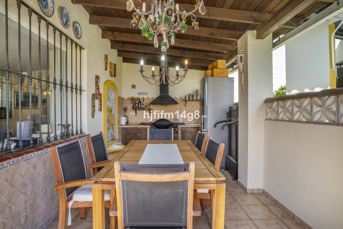 3 Bedroom Villa for Sale in Nueva Andalucía — 3