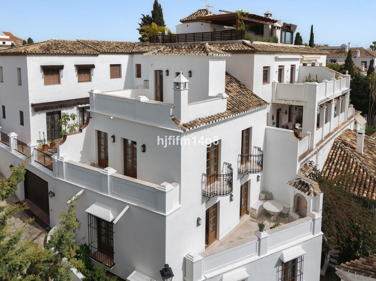 3 Bedroom Villa for Sale in The Golden Mile