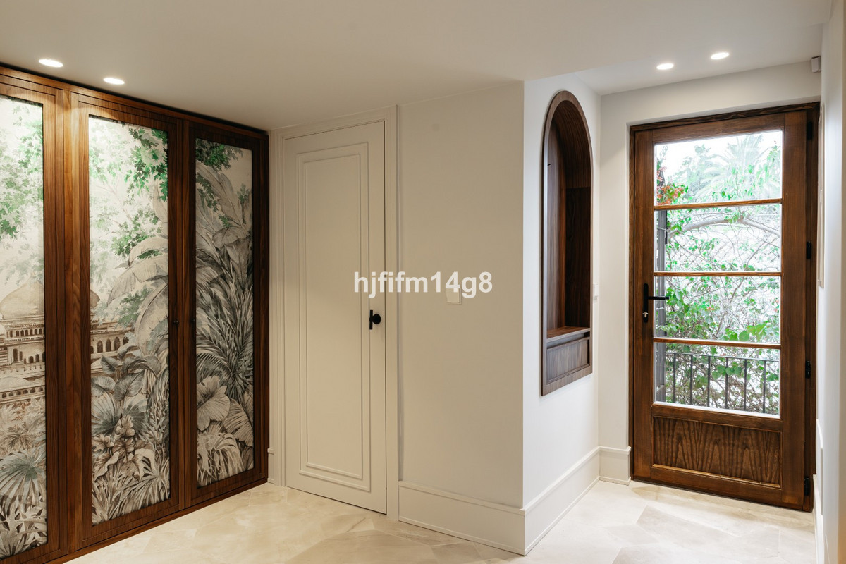 3 Bedroom Villa for Sale in The Golden Mile — 8