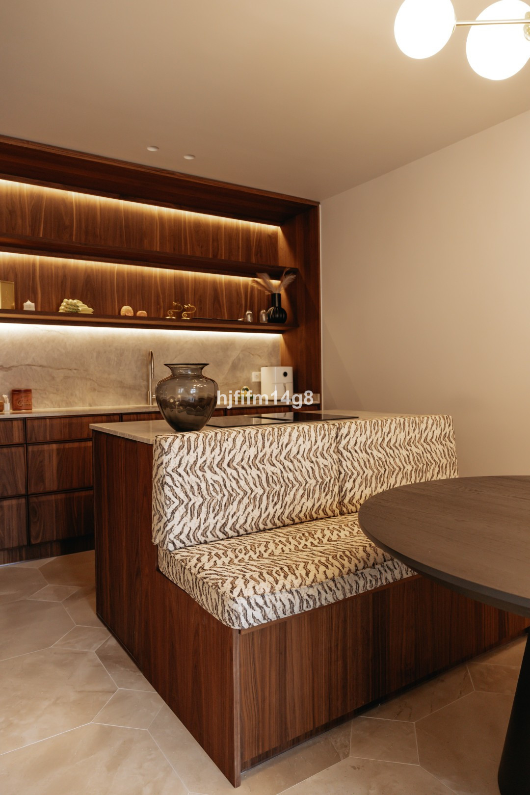 3 Bedroom Villa for Sale in The Golden Mile — view 10