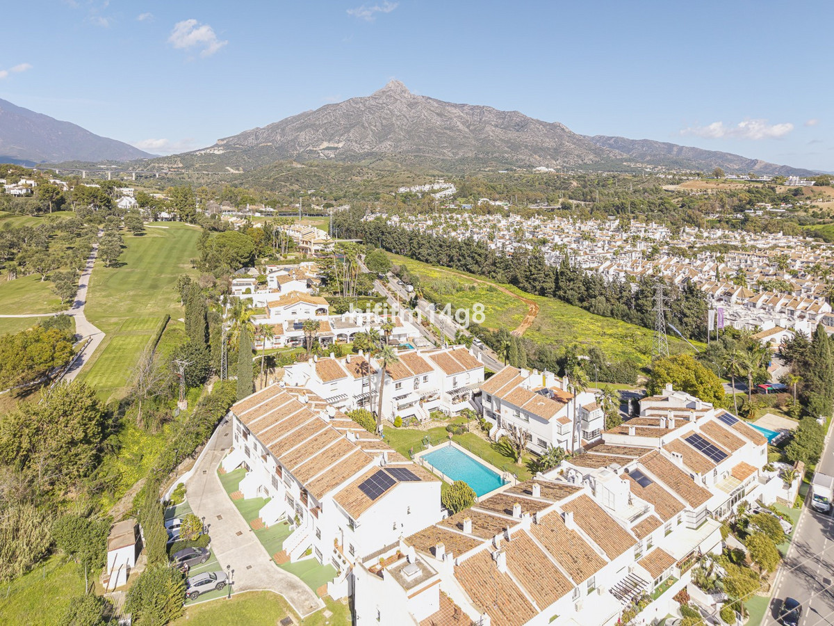 4 Bedroom Villa for Sale in Nueva Andalucía — 2
