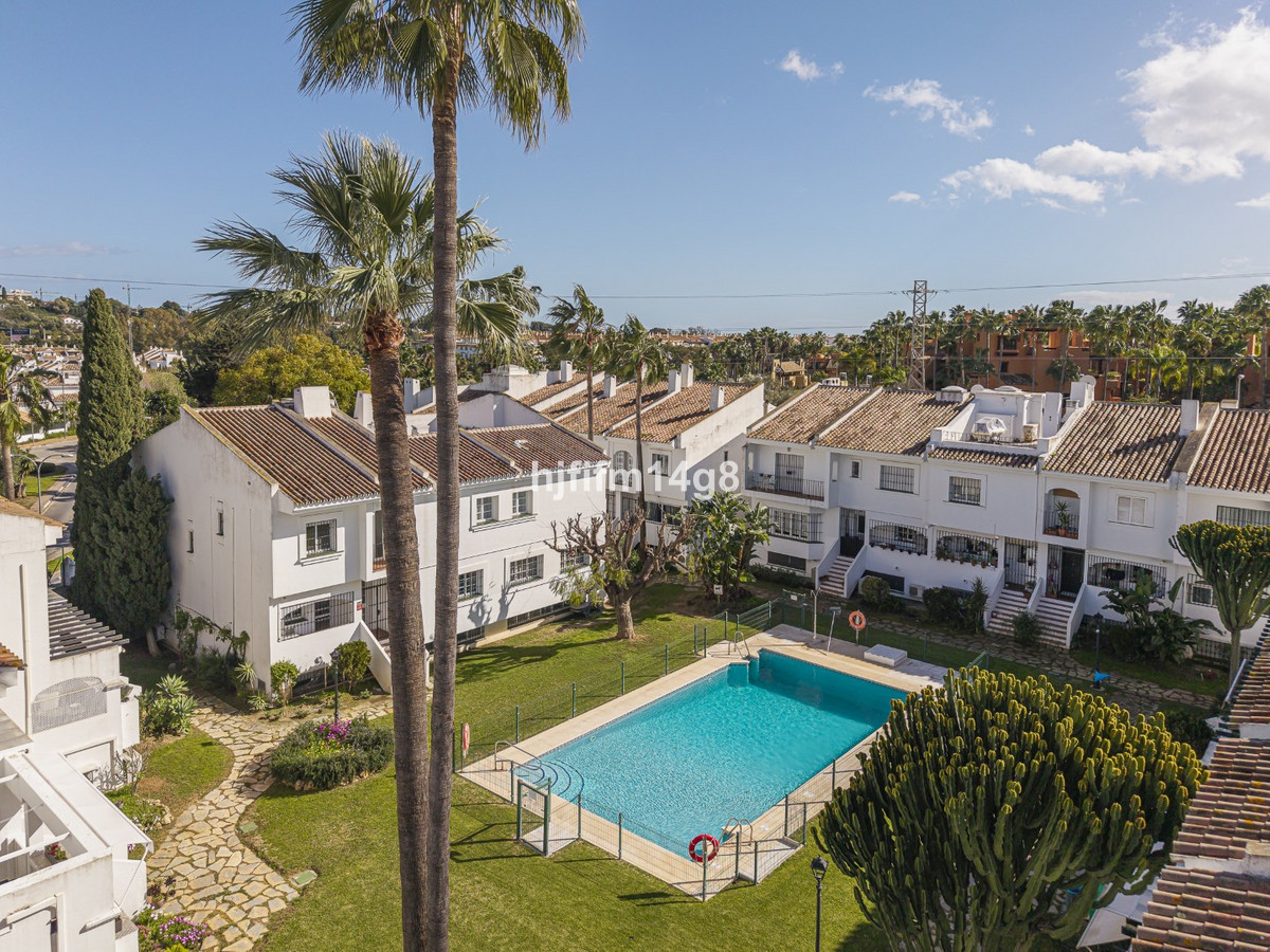 4 Bedroom Villa for Sale in Nueva Andalucía — 3