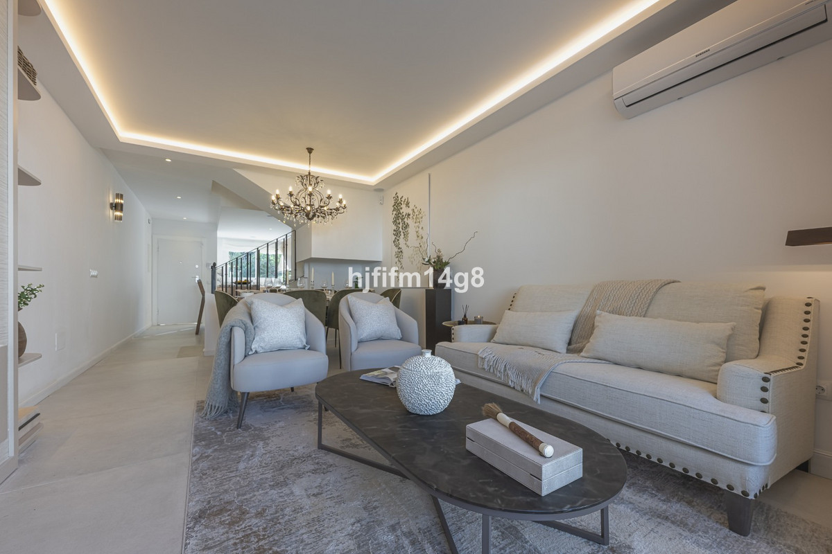 4 Bedroom Villa for Sale in Nueva Andalucía — 5