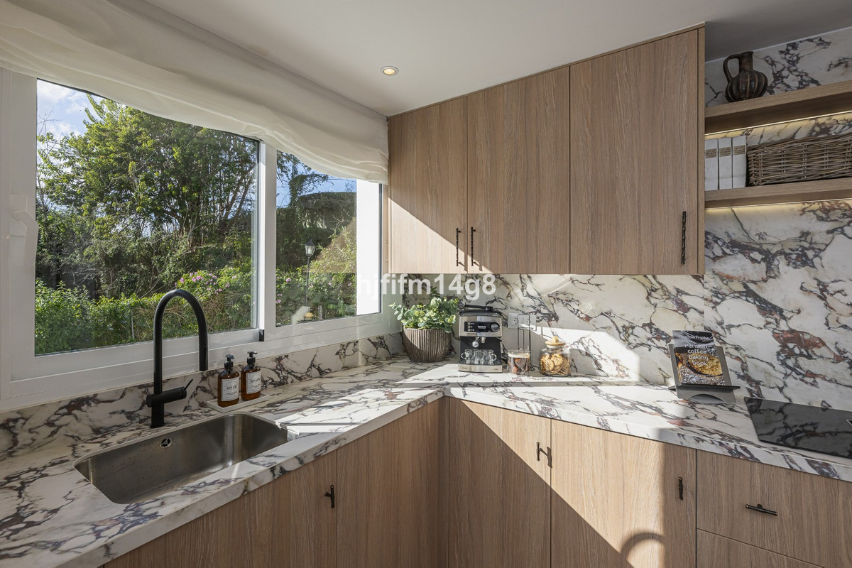4 Bedroom Villa for Sale in Nueva Andalucía — 9