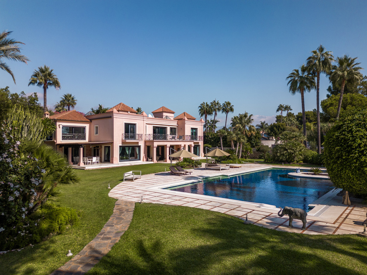 8 Bedroom Villa for Sale in Estepona