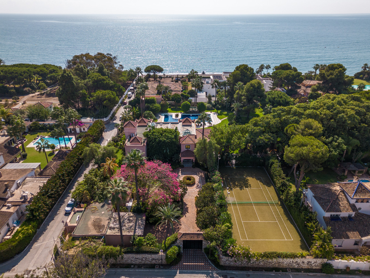 8 Bedroom Villa for Sale in Estepona — 3