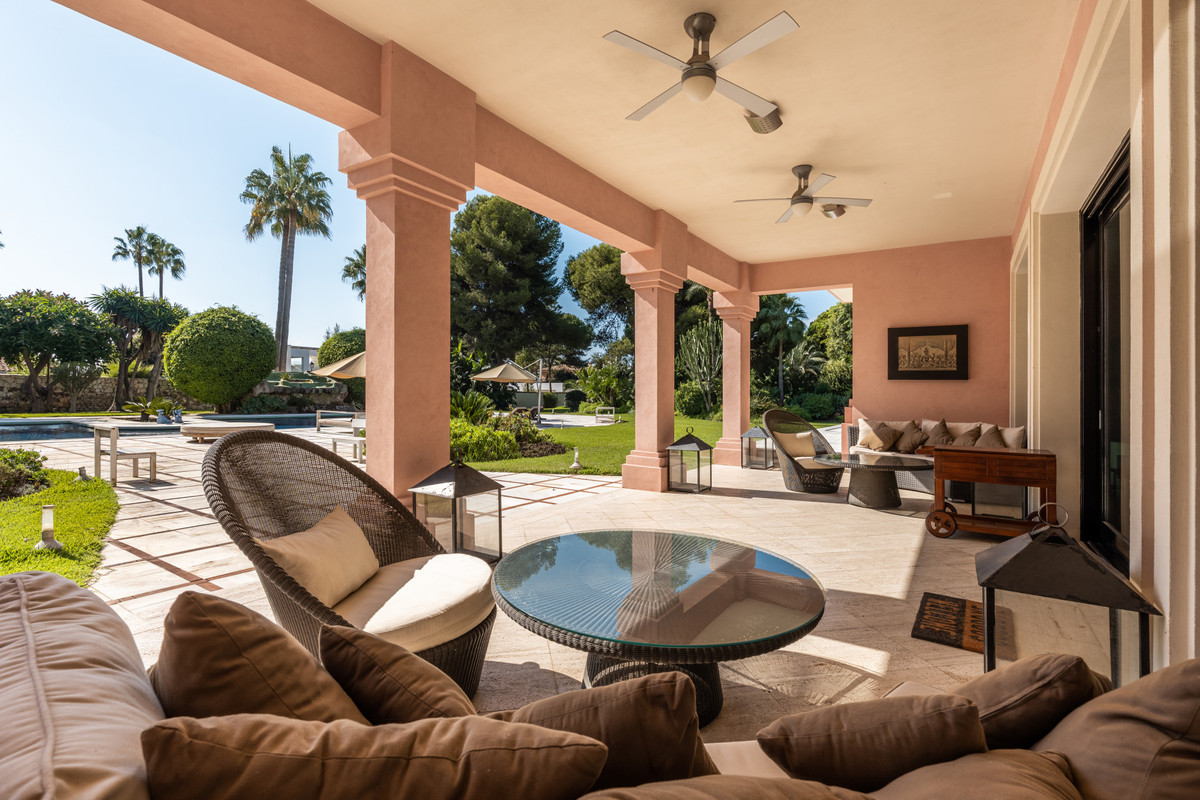 8 Bedroom Villa for Sale in Estepona — 4