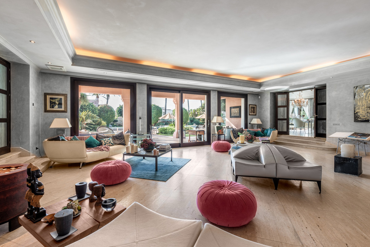 8 Bedroom Villa for Sale in Estepona — 5