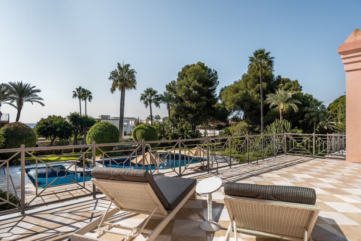 8 Bedroom Villa for Sale in Estepona — 7