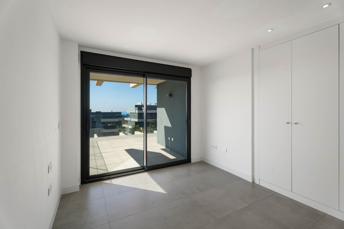 3 Bedroom Apartment for Sale in Estepona — 9