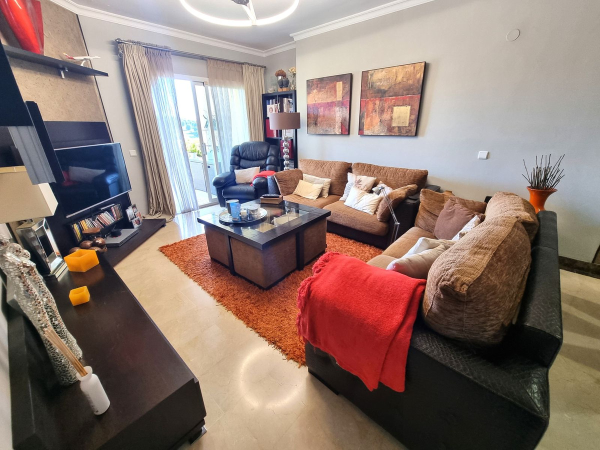 3 Bedroom Apartment for Sale in Estepona — 2