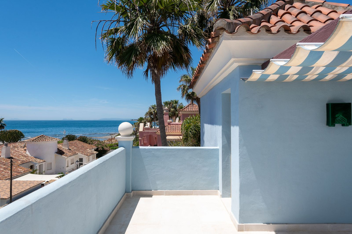 6 Bedroom Villa for Sale in Puerto Banús — 2