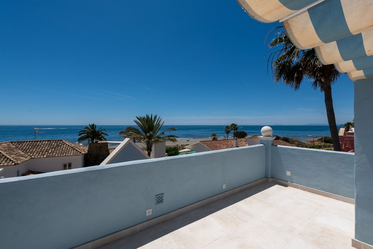 6 Bedroom Villa for Sale in Puerto Banús — 3