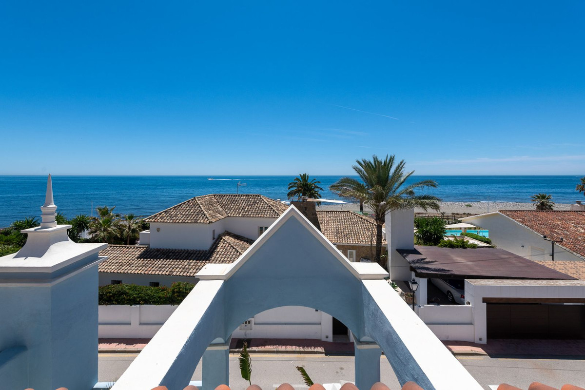 6 Bedroom Villa for Sale in Puerto Banús — 4