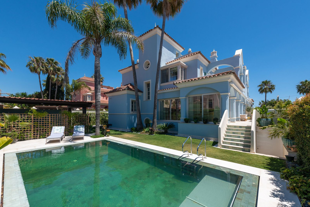 6 Bedroom Villa for Sale in Puerto Banús — 5