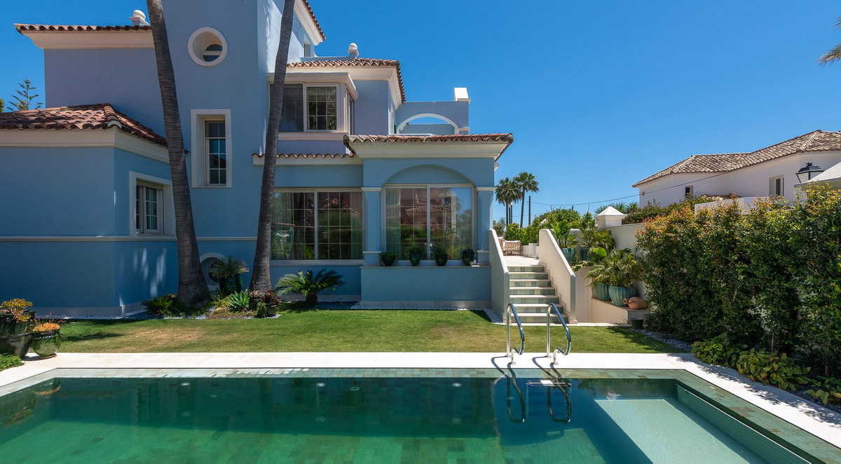 6 Bedroom Villa for Sale in Puerto Banús — 7