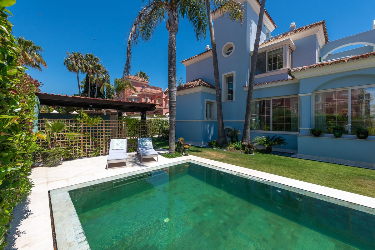6 Bedroom Villa for Sale in Puerto Banús — 8