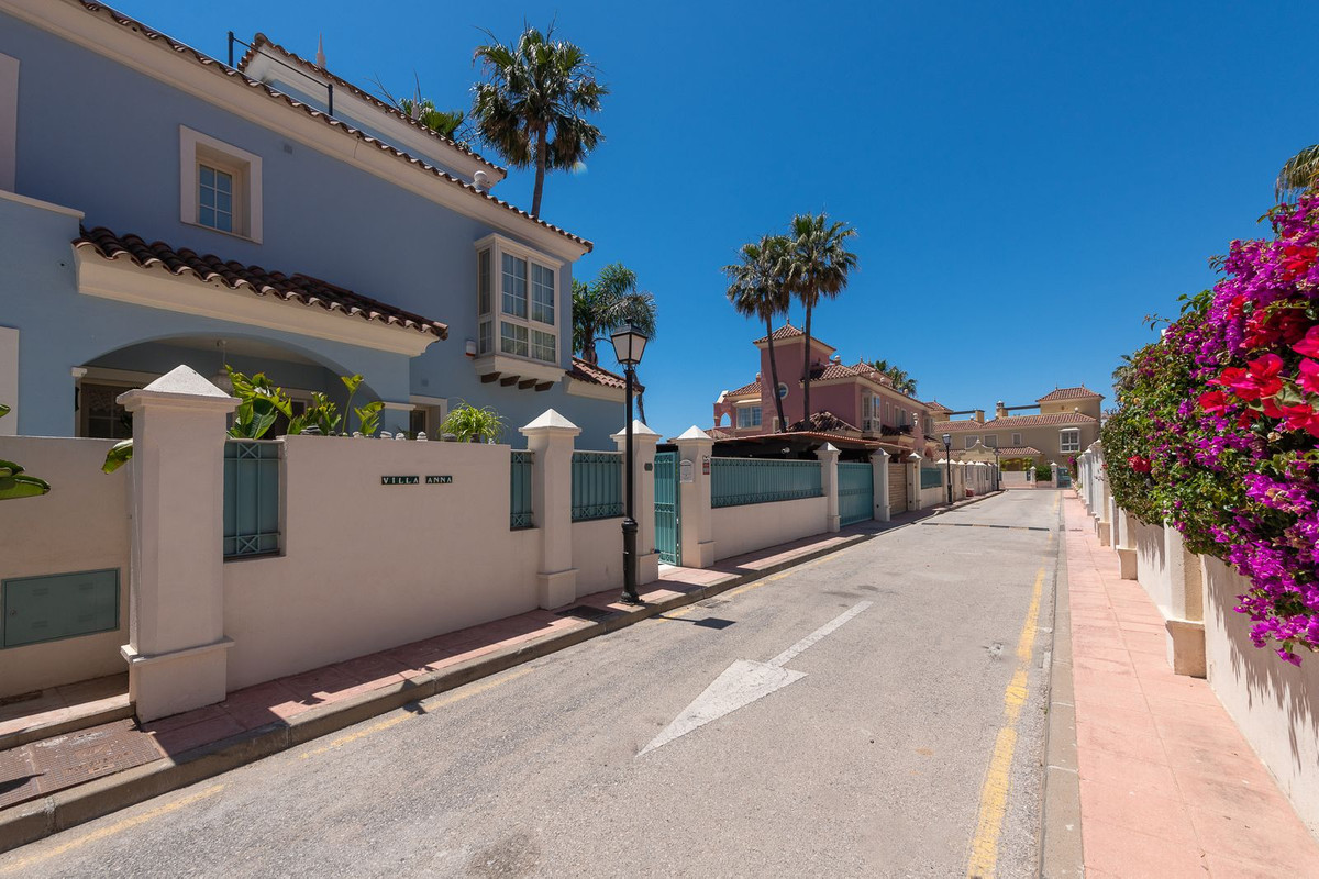 6 Bedroom Villa for Sale in Puerto Banús — view 10