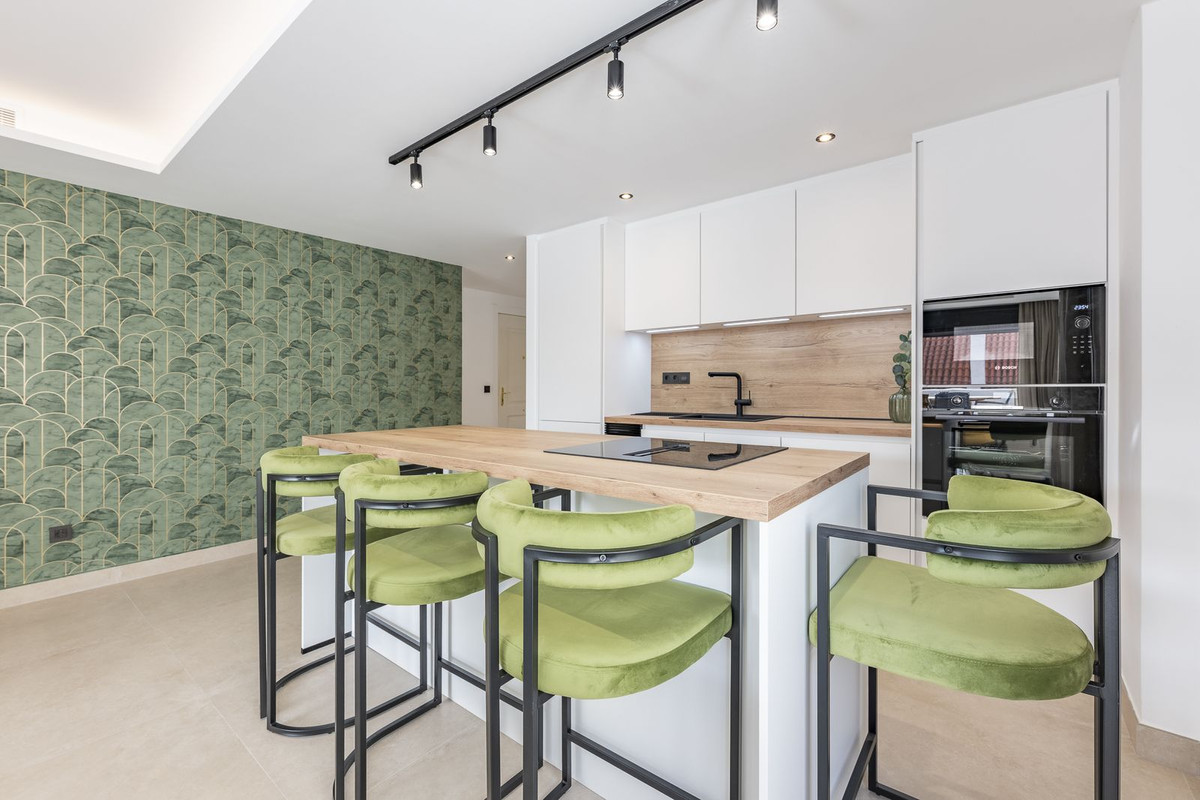 3 Bedroom Apartment for Sale in Nueva Andalucía — 2