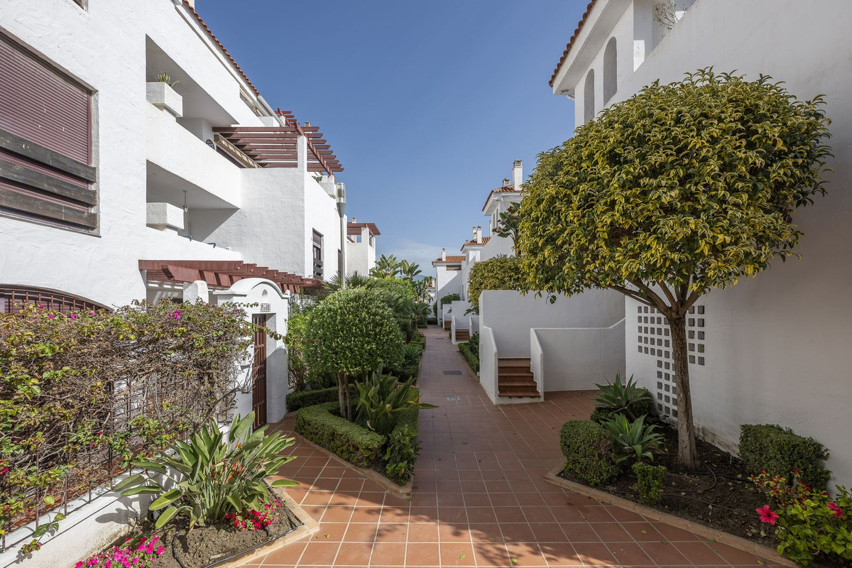 3 Bedroom Apartment for Sale in Nueva Andalucía — view 10