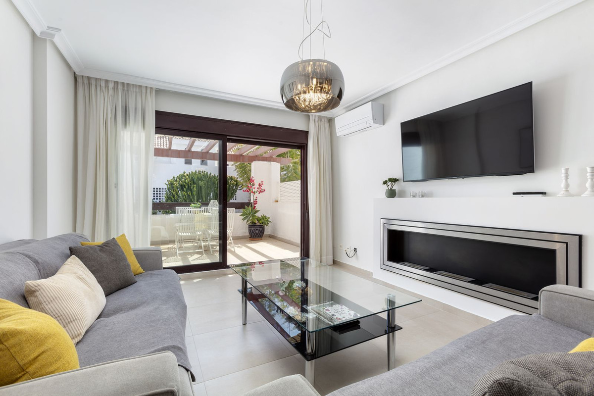 3 Bedroom Apartment for Sale in Nueva Andalucía — 2