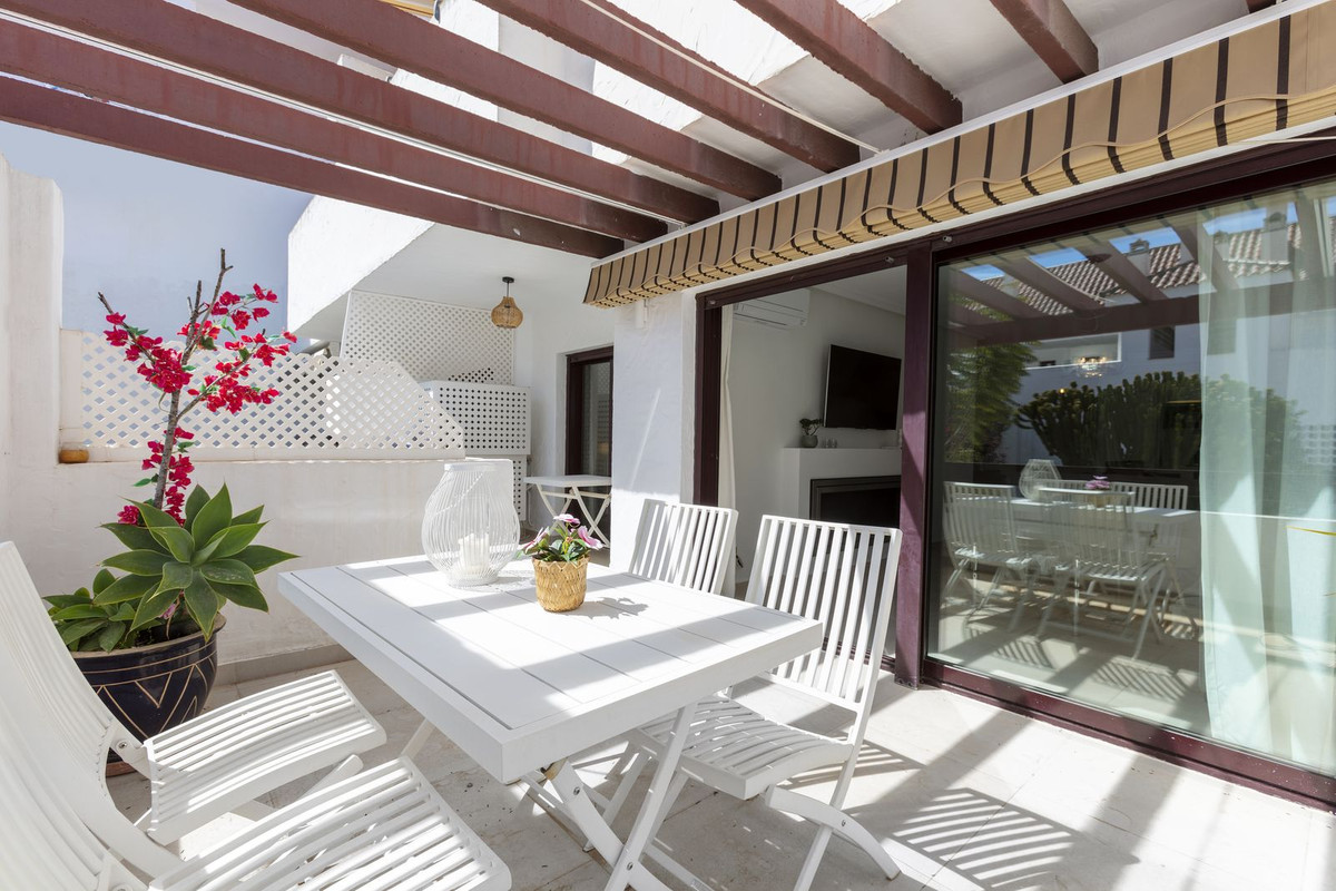 3 Bedroom Apartment for Sale in Nueva Andalucía — 4
