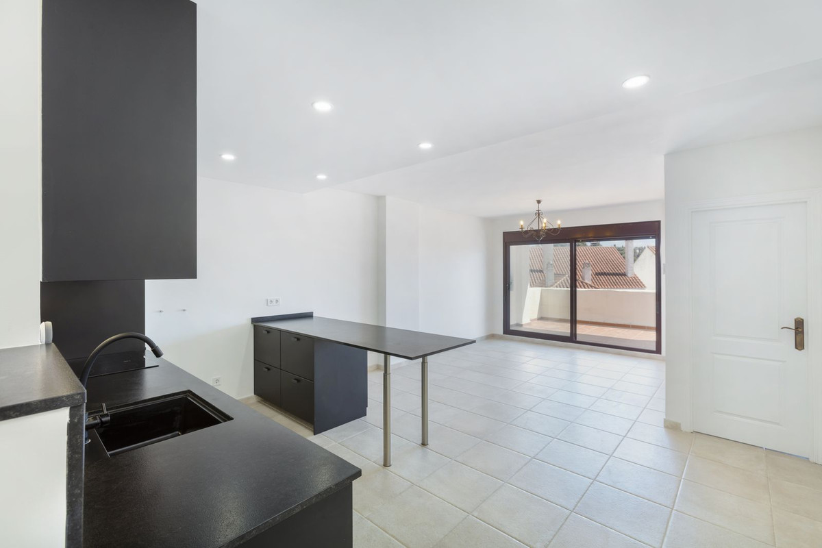 3 Bedroom Apartment for Sale in Nueva Andalucía — 3
