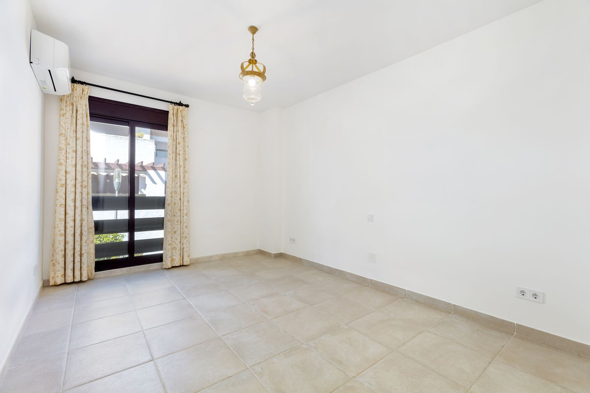 3 Bedroom Apartment for Sale in Nueva Andalucía — 5