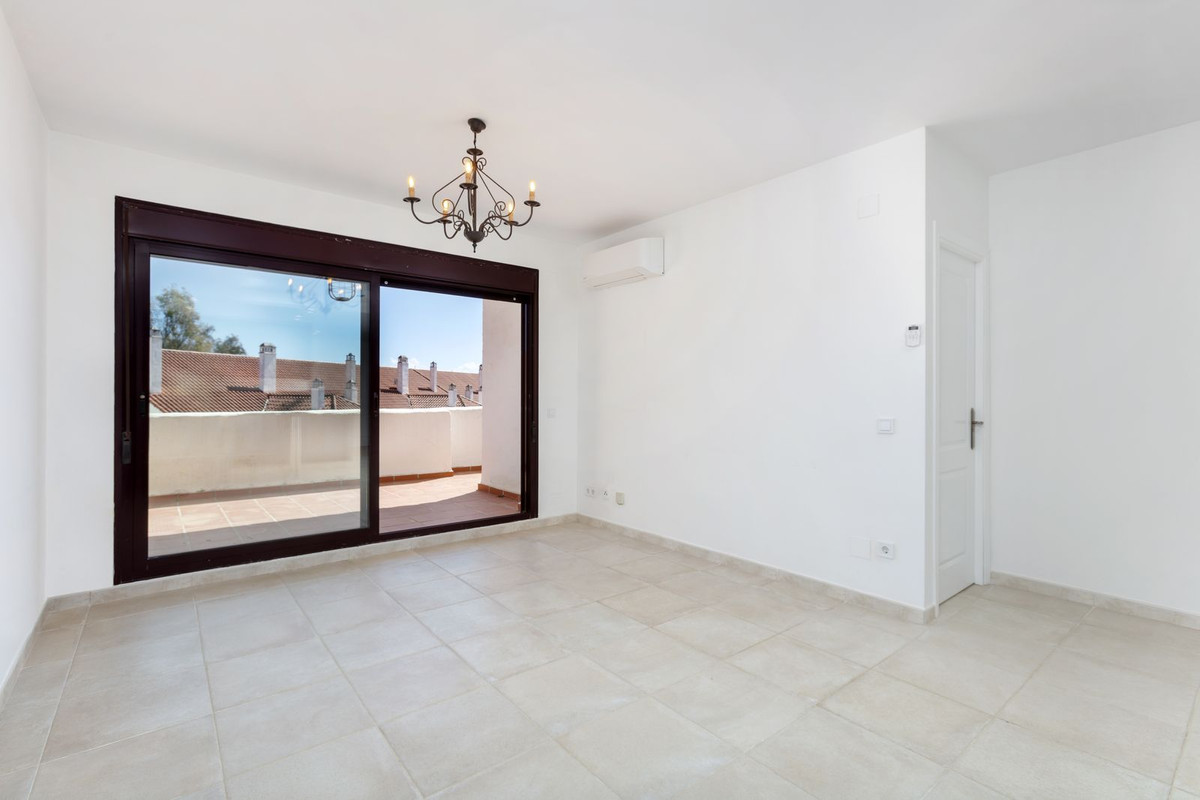 3 Bedroom Apartment for Sale in Nueva Andalucía — 6