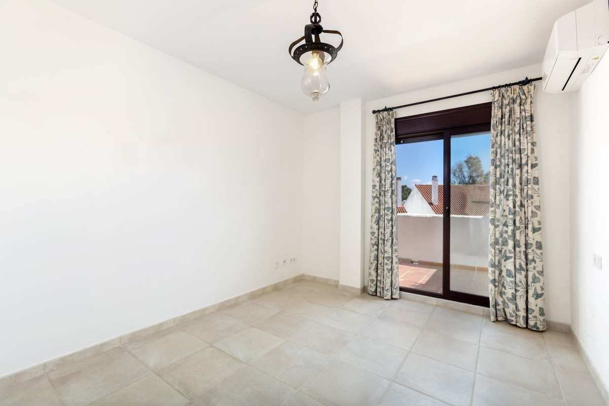 3 Bedroom Apartment for Sale in Nueva Andalucía — 7
