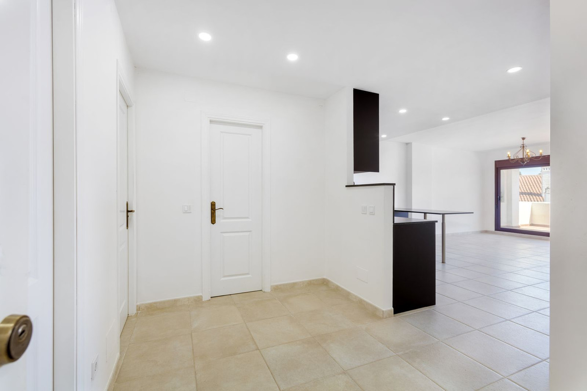 3 Bedroom Apartment for Sale in Nueva Andalucía — 8
