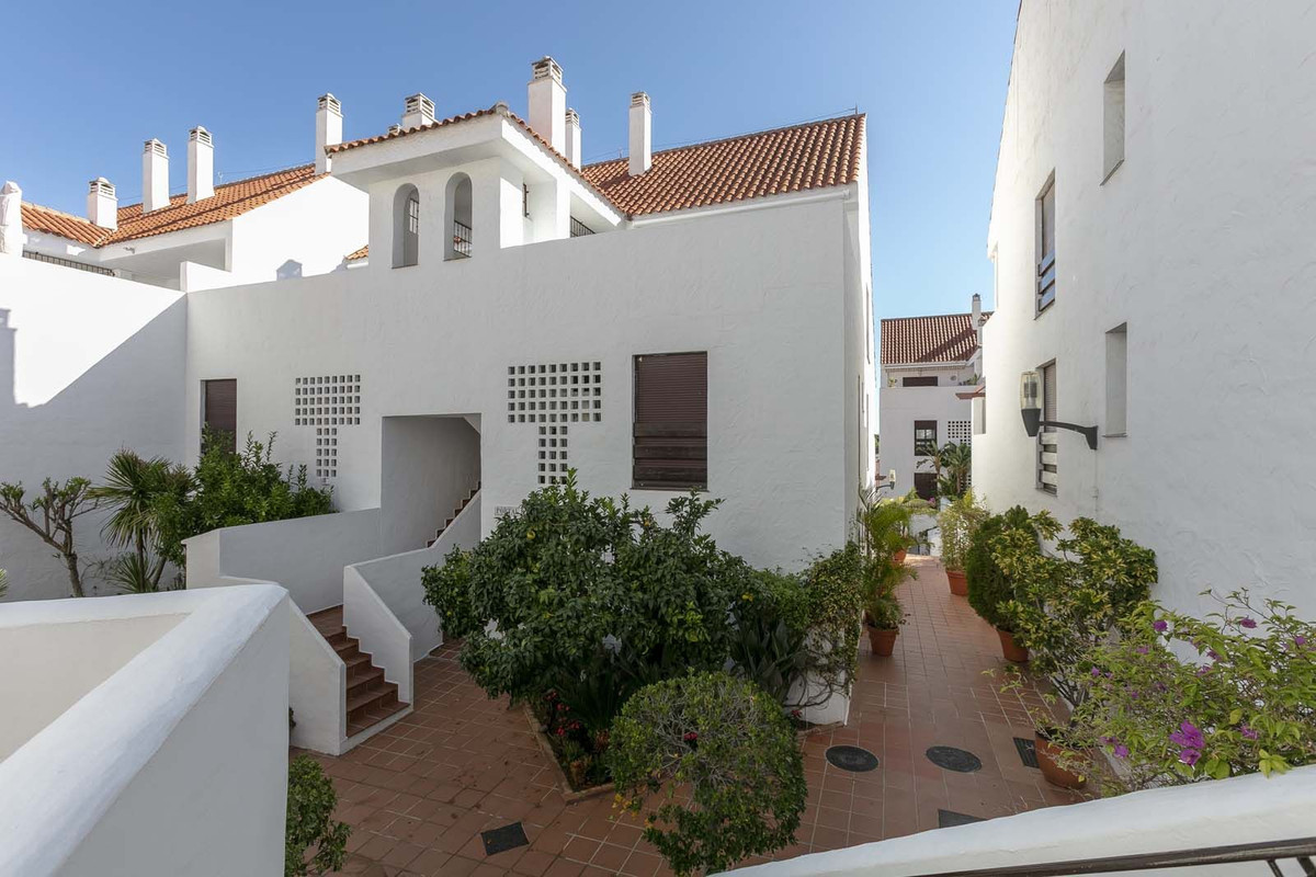 1 Bedroom Apartment for Sale in Nueva Andalucía — 9