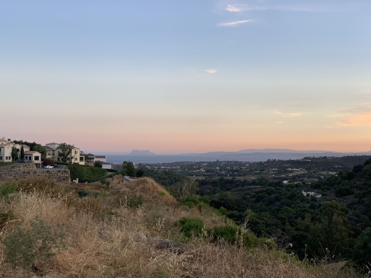 Plot for Sale in New Golden Mile