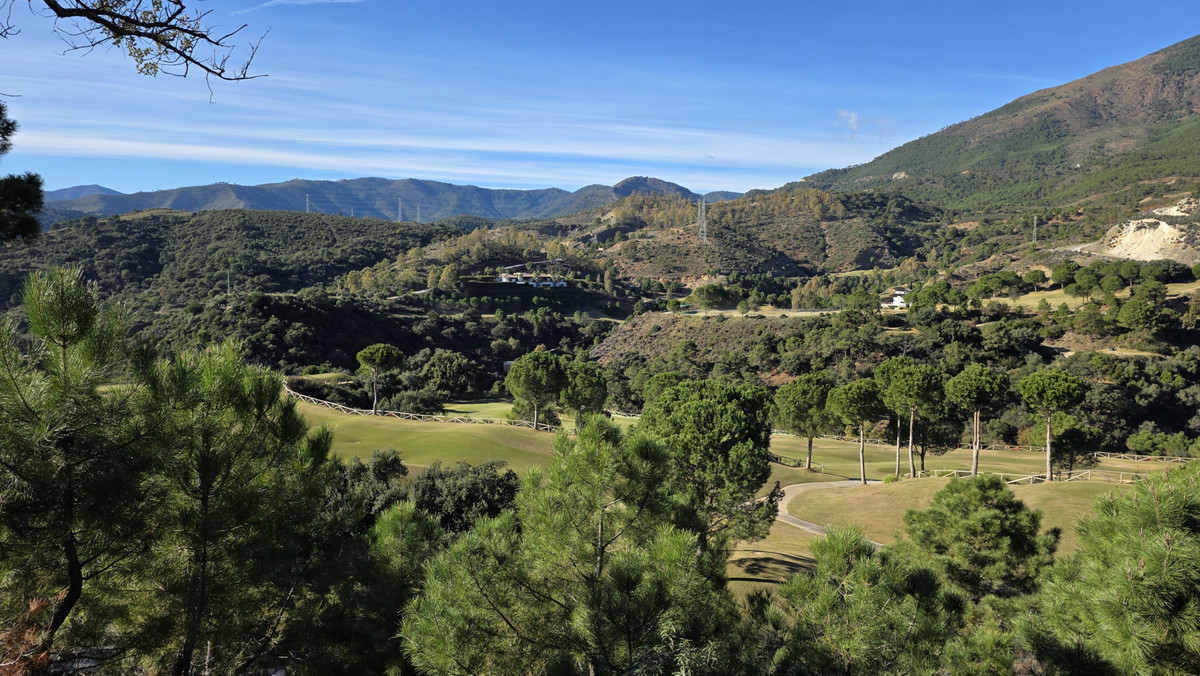 Plot for Sale in La Zagaleta — 5