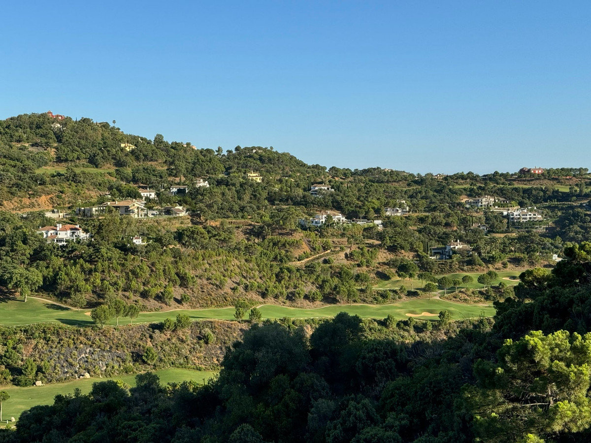 Plot for Sale in La Zagaleta — view 10