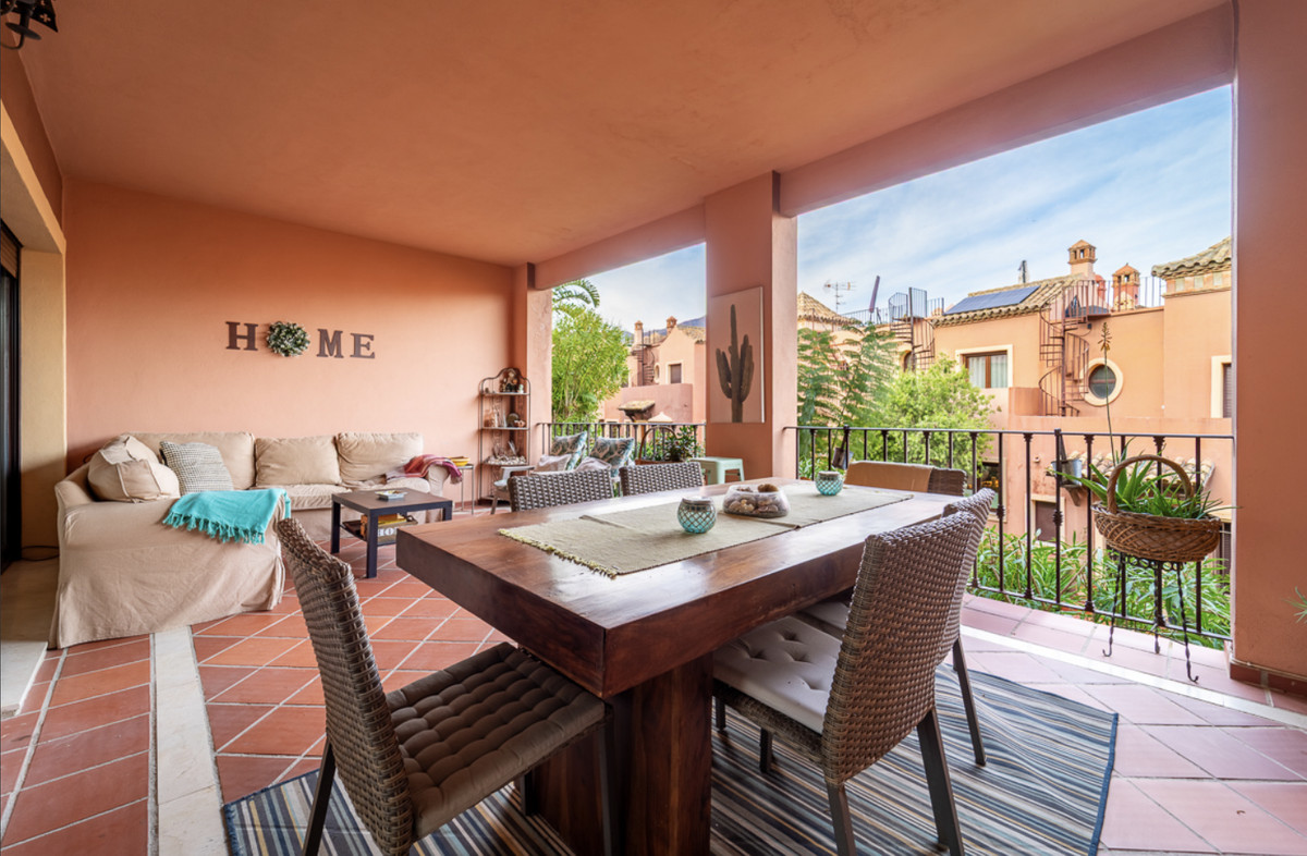 4 Bedroom Villa for Sale in Estepona — 2
