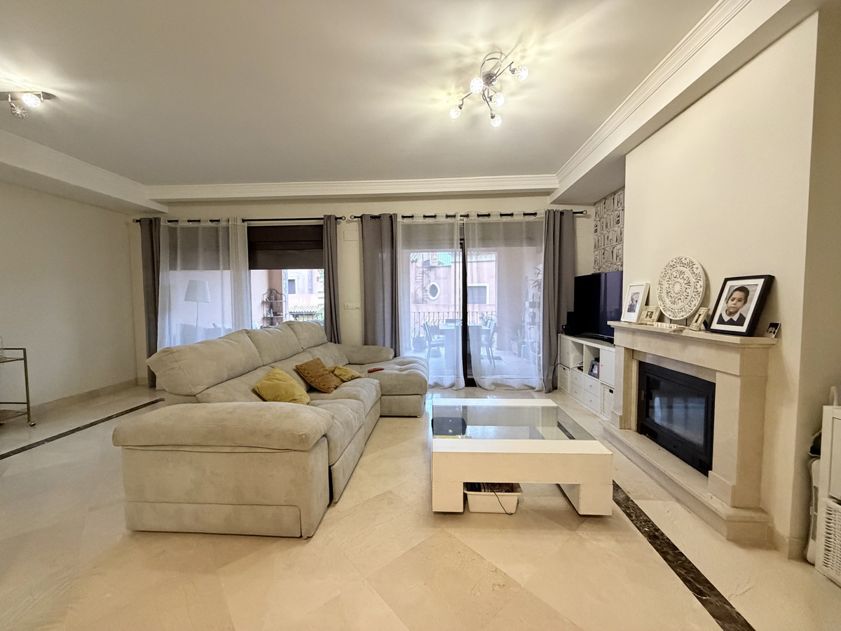 4 Bedroom Villa for Sale in Estepona — 4