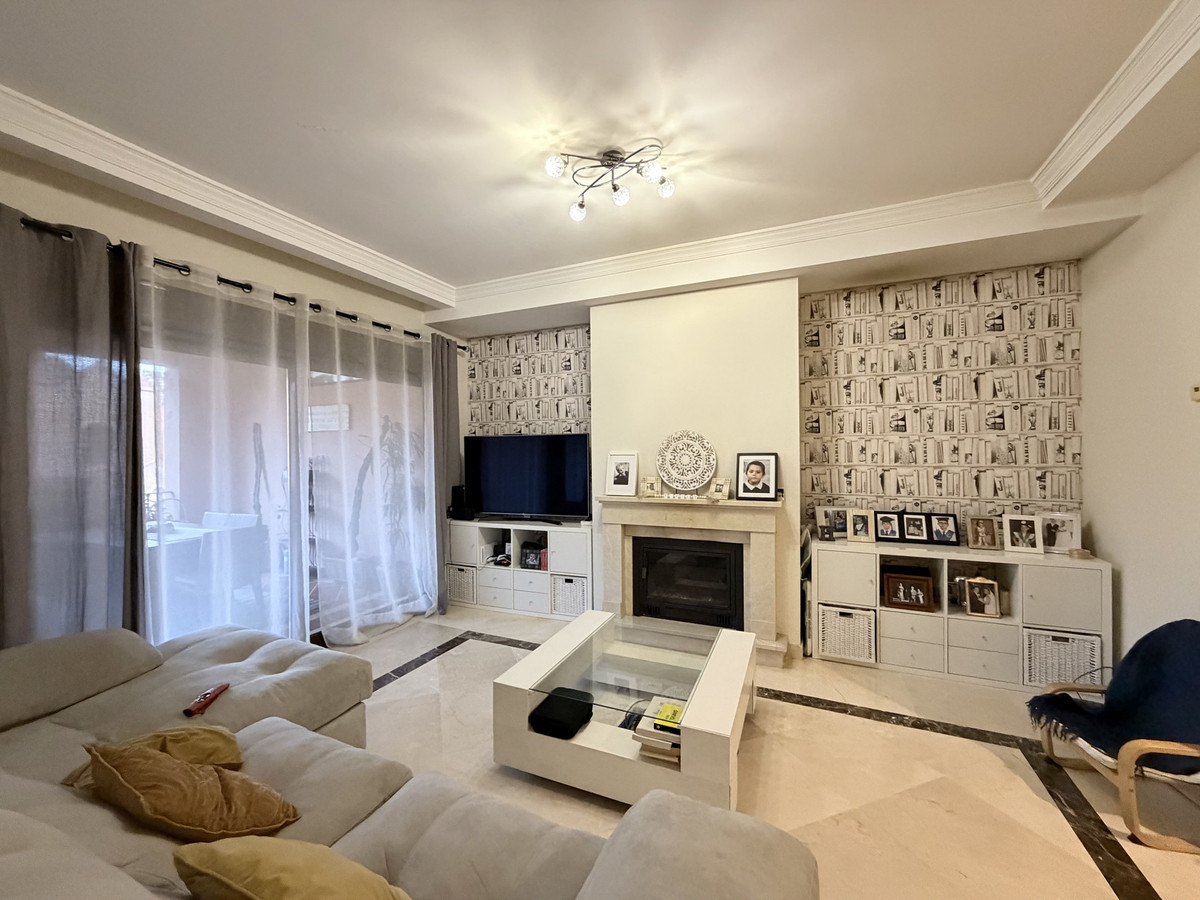 4 Bedroom Villa for Sale in Estepona — 6
