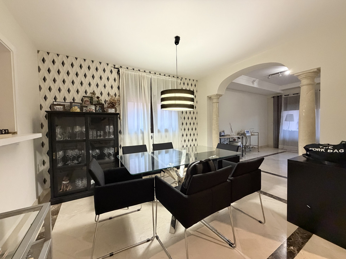 4 Bedroom Villa for Sale in Estepona — 8
