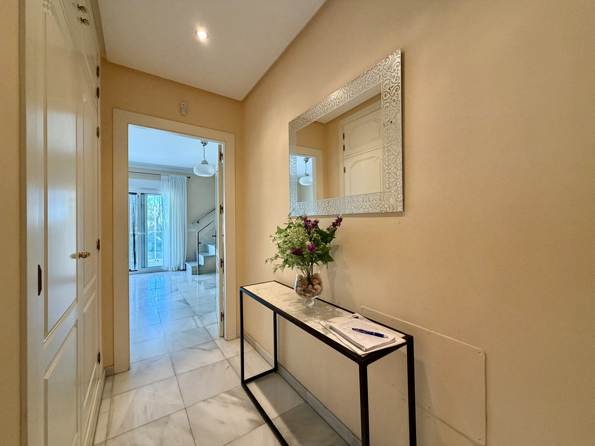2 Bedroom Apartment for Sale in Estepona — 9